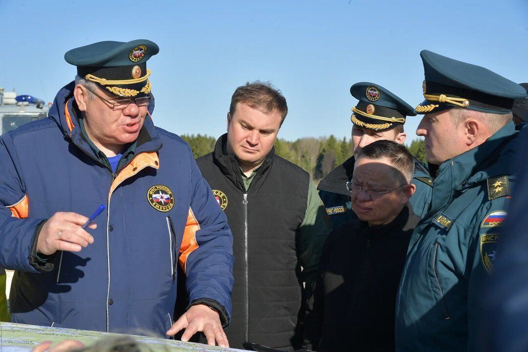 Глава Минстроя России Ирек Файзуллин осмотрел зону подтопления в Усть-Ишимском районе Омской области