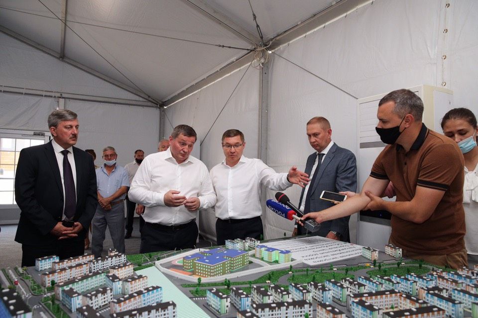 Глава Минстроя России проинспектировал объекты жилищного строительства в Волгограде