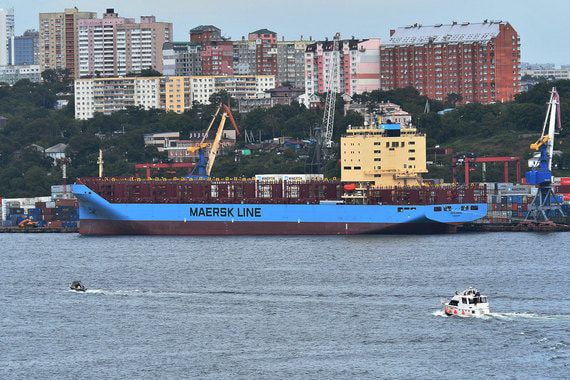 Первый контейнеровоз прошел по Северному морскому пути