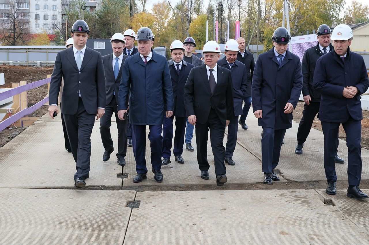 Министр строительства и ЖКХ РФ Ирек Файзуллин принял участие в церемонии запуска первого проекта КРТ на расселенных территориях в Екатеринбурге