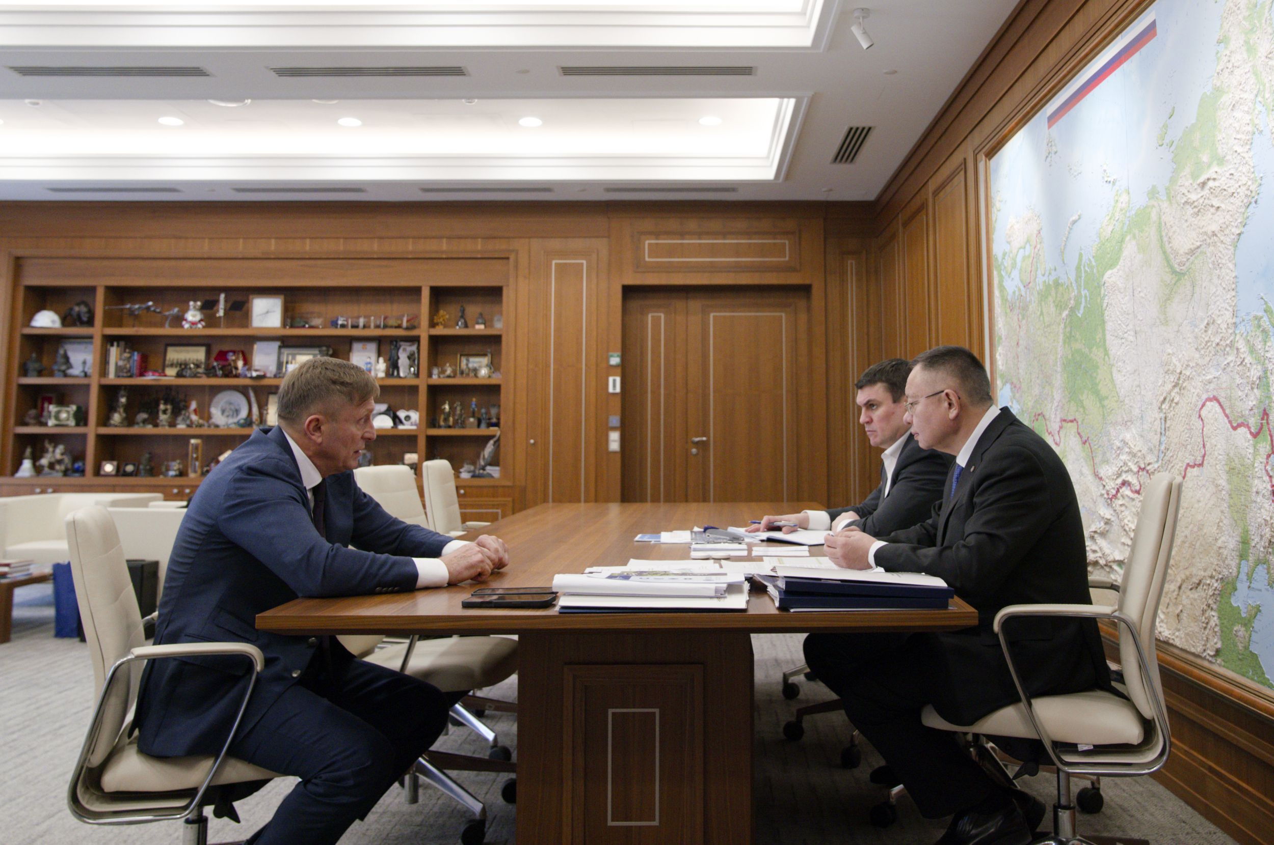 Министр строительства и ЖКХ РФ Ирек Файзуллин провел рабочую встречу с директором Всероссийского детского центра «Орленок» Александром Джеусом 
