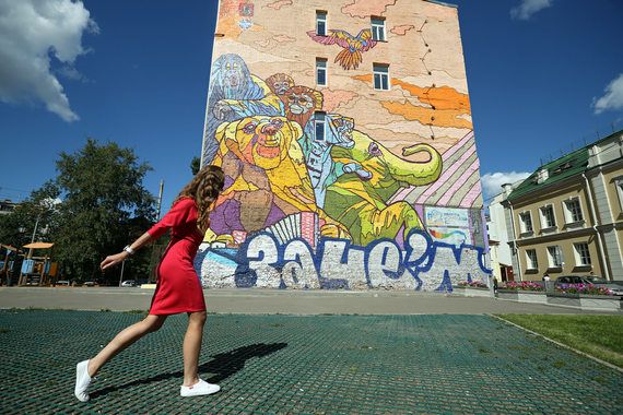 Зачем разрисовывают Москву