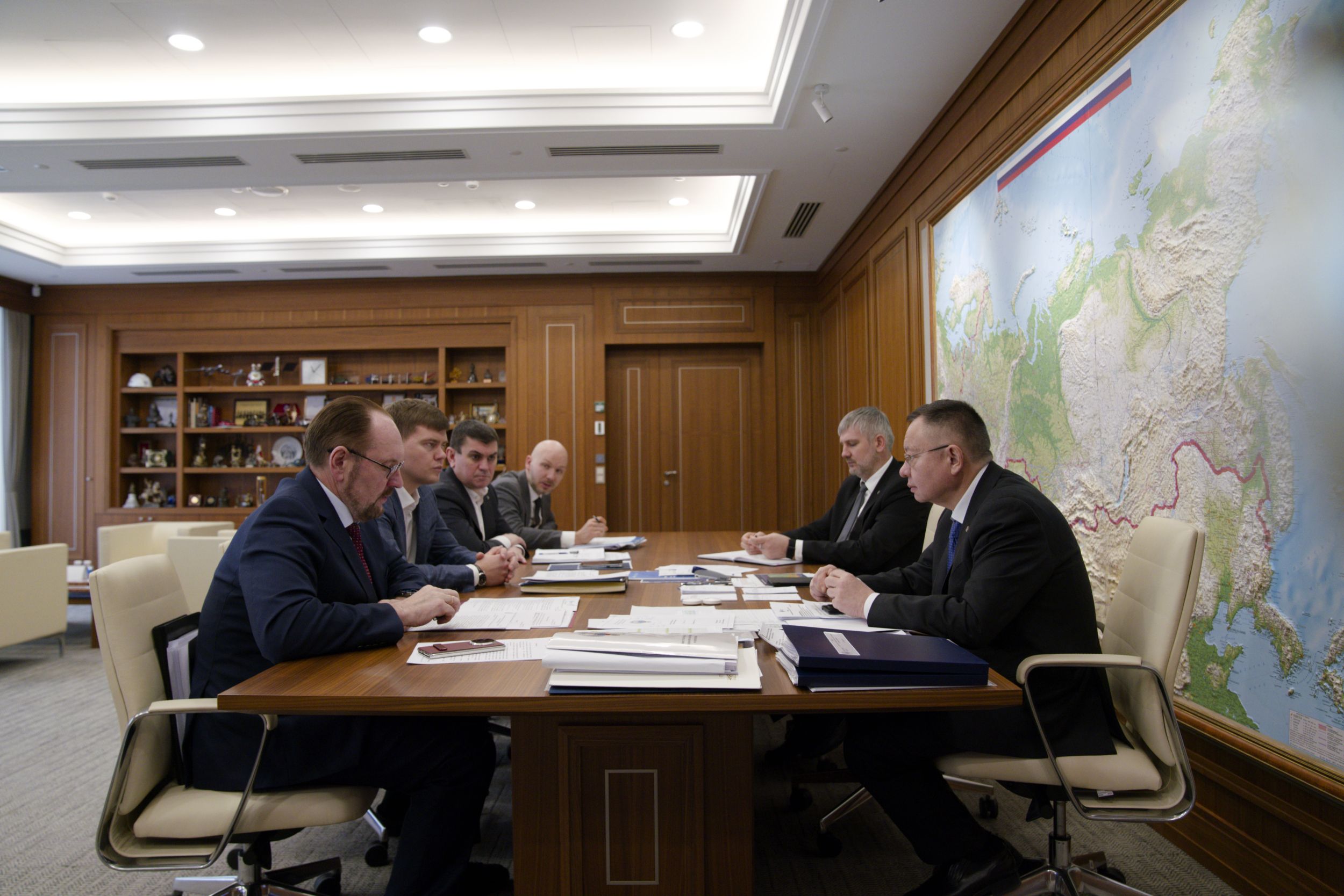 Министр строительства и ЖКХ РФ Ирек Файзуллин провел совещание по вопросам развития искусственного интеллекта в строительной отрасли и ЖКХ